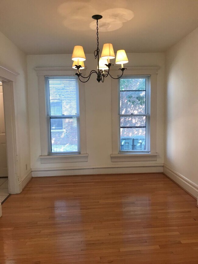 Building Photo - 758-762