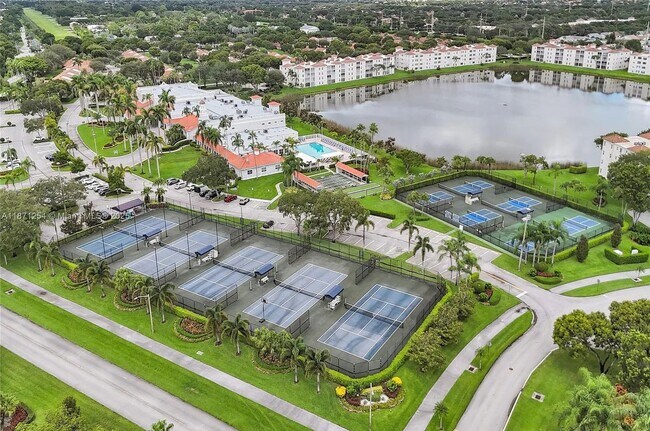 Foto del edificio - 6539 Royal Manor Cir