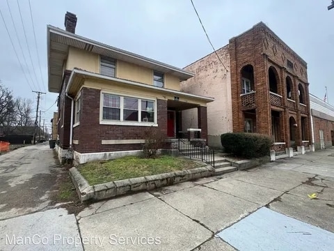 Building Photo - 1736 E 3rd St