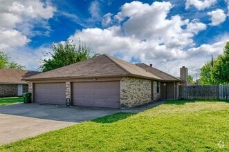 Building Photo - 6631 Parkview Ln