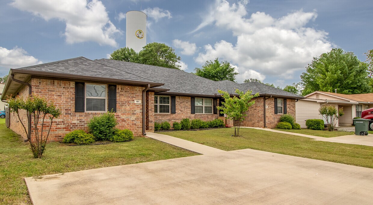 101 N 1st St, Calera, OK 74730 Townhome Rentals in Calera OK