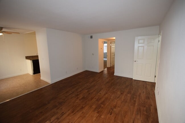 Building Photo - 21306 Parthenia St