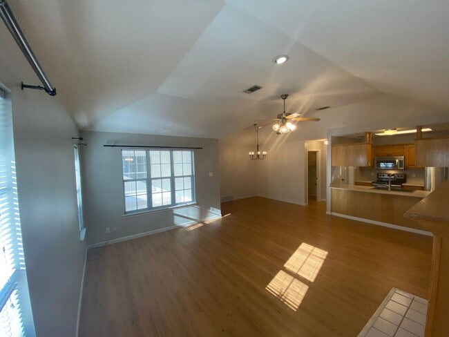 Building Photo - Charming 2 Bedroom, 2 Bath Home with Lovel...
