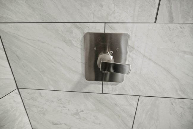 Building Photo - 3 Bed - 2 Bath