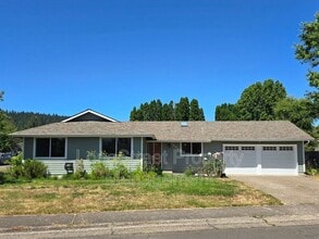 Building Photo - 1495 NW Forestgreen Ave