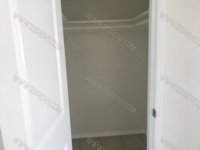 Building Photo - QUARTZ HILL STUDIO