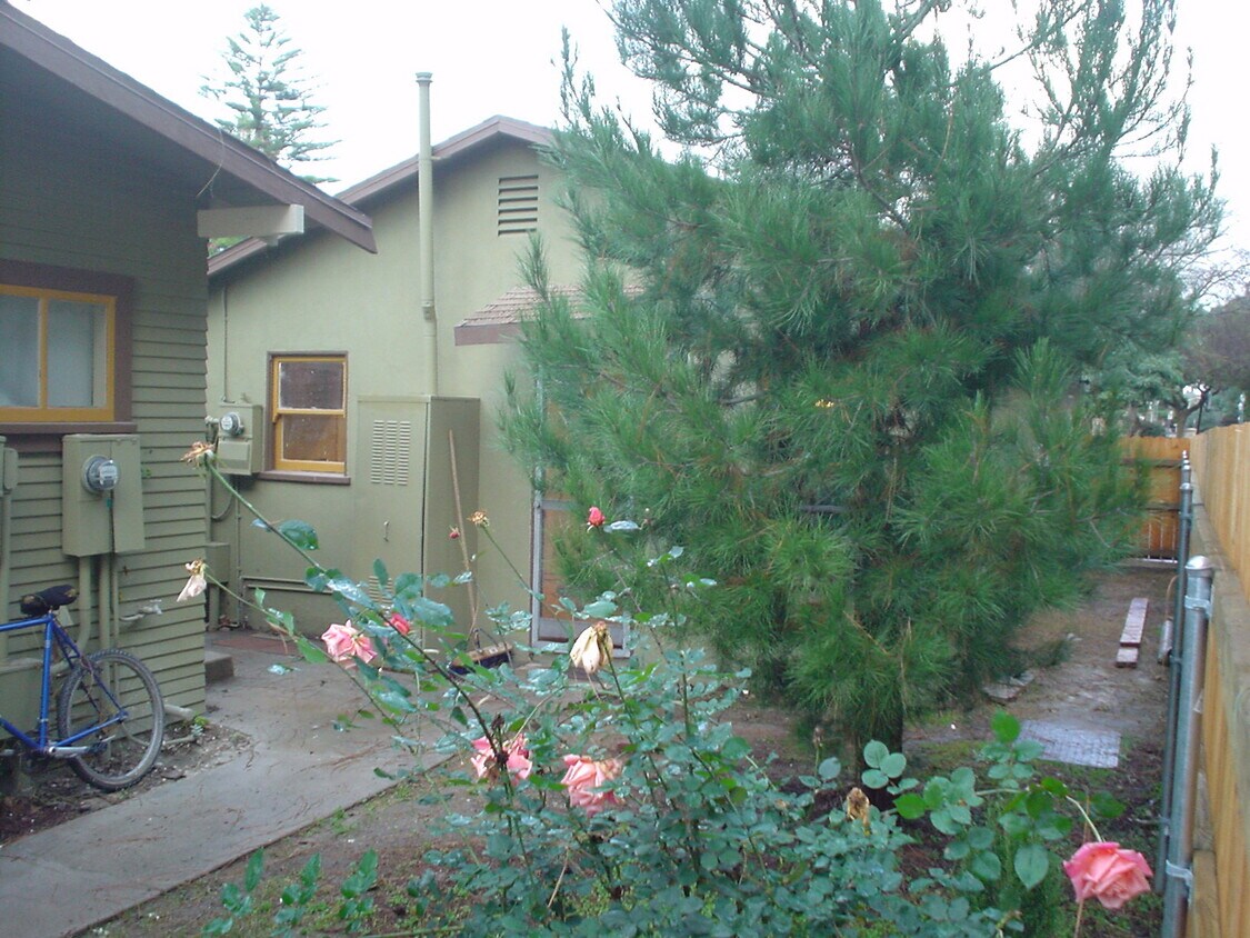 Primary Photo - 210 N Claudina St