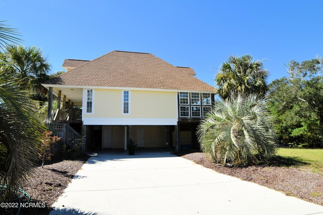Building Photo - 403 Emerald Landing Dr
