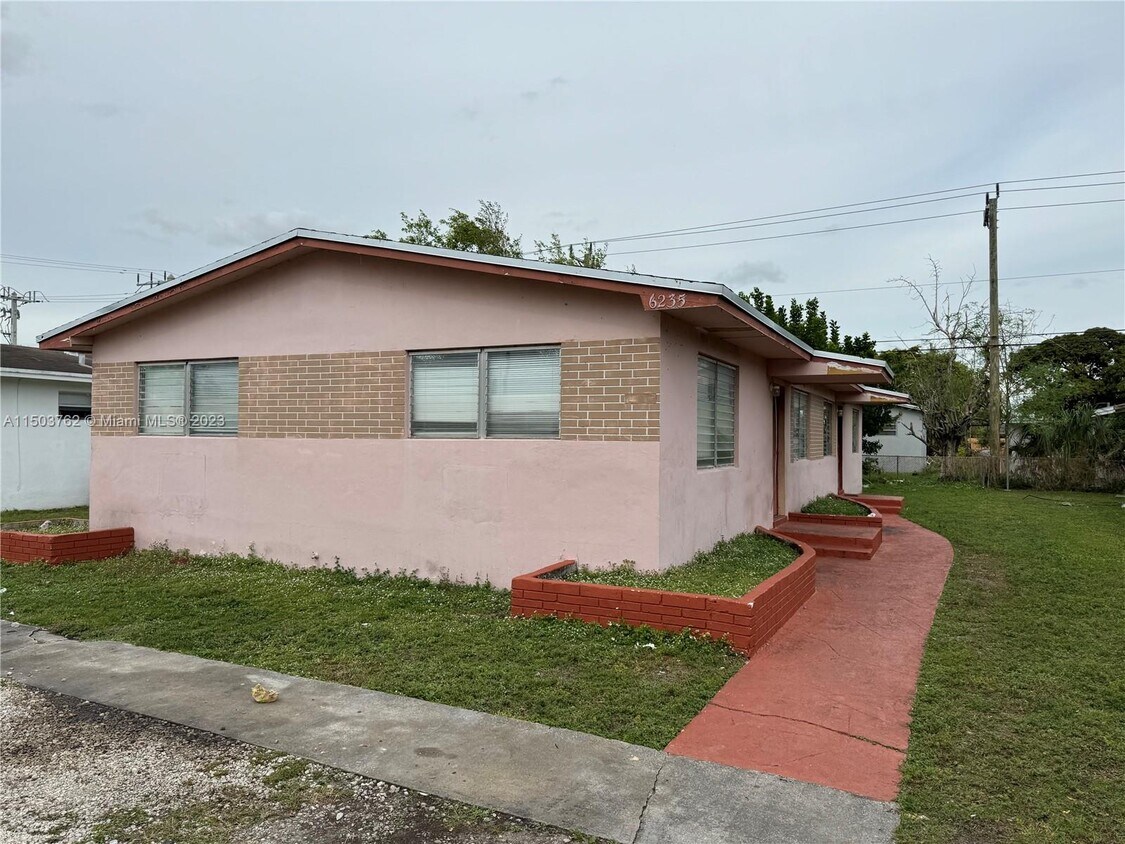 6235 Dawson St Unit 1, Hollywood, FL 33023 Room for Rent in Hollywood