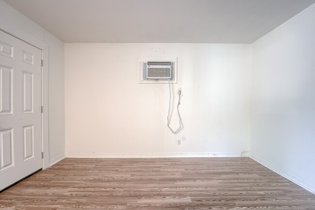 Building Photo - 15216 Bellaire Ave