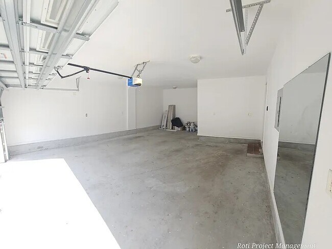 Building Photo - 337 Tequesta Dr