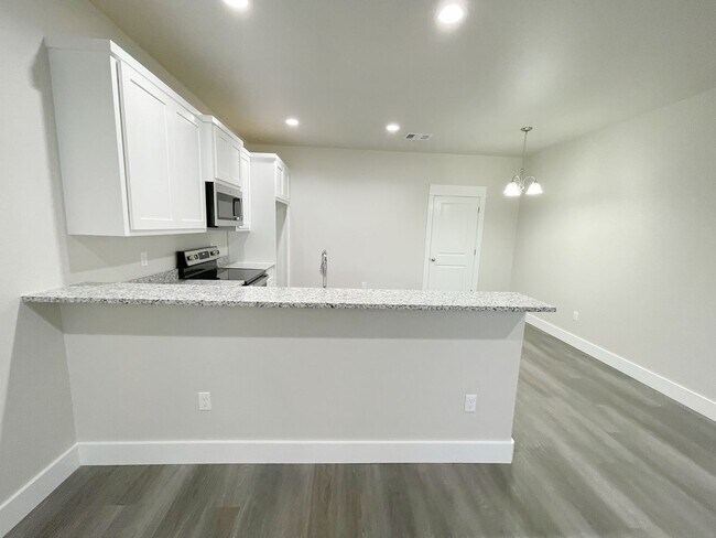 Foto del edificio - Beautiful 4 bedroom 2 Bath Home in New Community