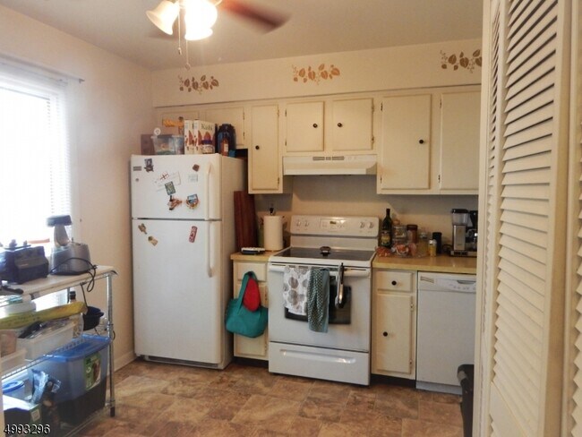 Building Photo - 595 Auten Rd