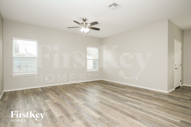 Foto del edificio - 168 Fabarm Ln