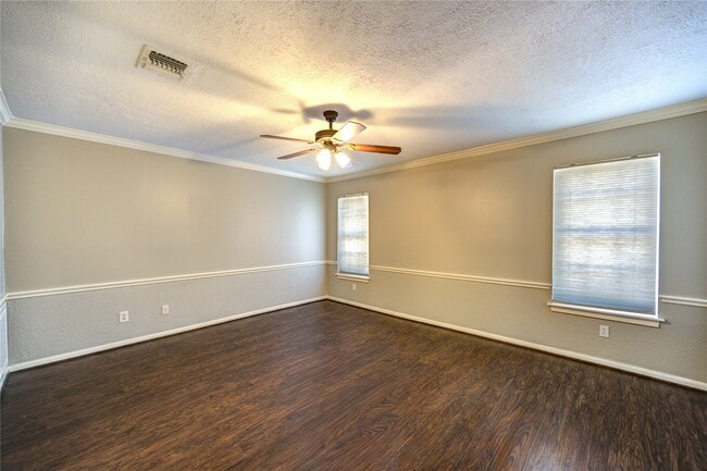 Building Photo - 940 Wycliffe Dr