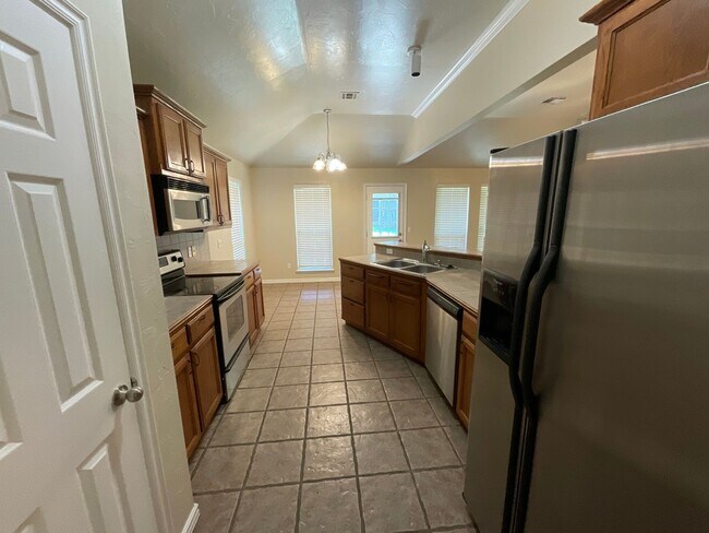 Building Photo - Beautiful 3 Bed 2 bath home!