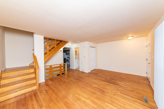 Foto del edificio - 820 N Milwaukee Ave