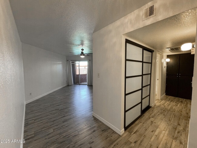Building Photo - 1402 S JENTILLY Ln