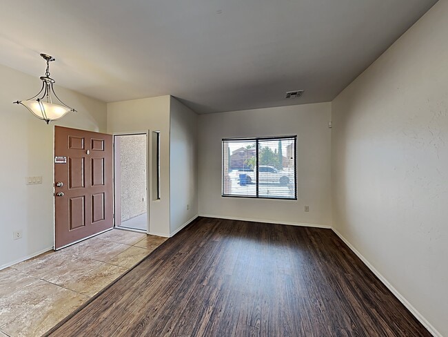 Building Photo - 2271 E Calle Arroyo Lindo
