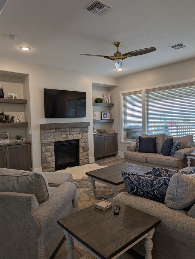 Building Photo - Elegant Residence on an Arce Lot
