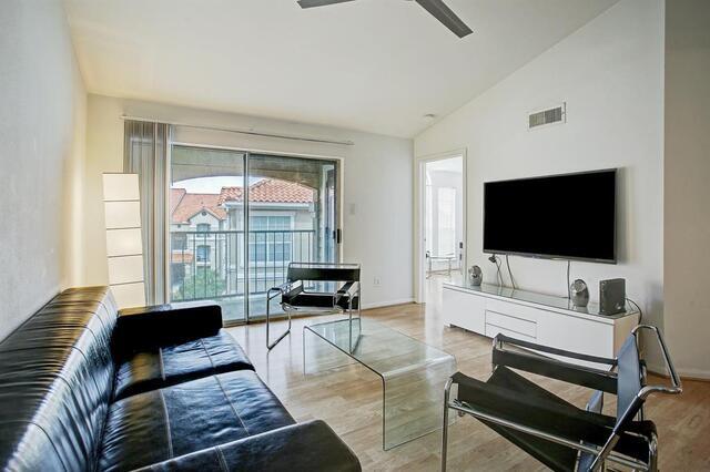 Building Photo - Apartment for Rent
