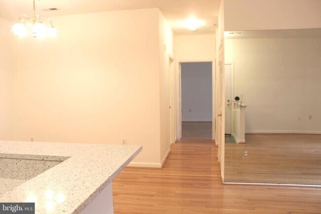Foto del edificio - 4142 Fountainside Ln