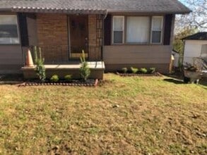 Building Photo - 2638 Summit Ave