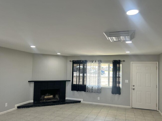 Foto del edificio - 18240 Catalpa St