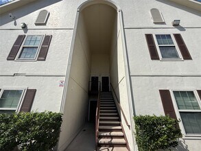 Building Photo - 304 Dell Ct