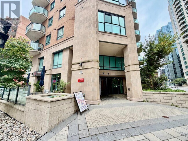 Photo du bâtiment - 445 Laurier Ave W