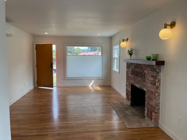 Living Room - 667 Herbert St