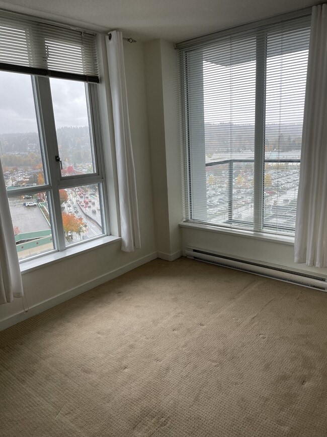 Photo du bâtiment - 1178 Heffley Crescent