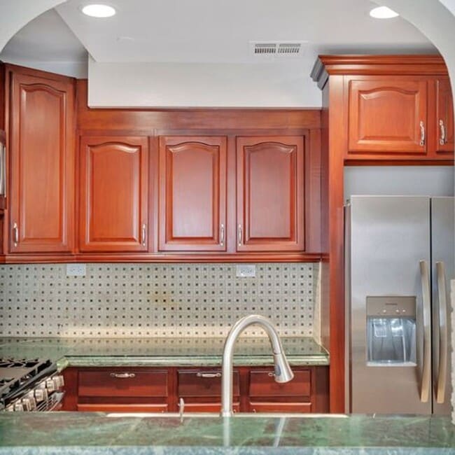 Full kitchen - Holt Luxury Investments LLC