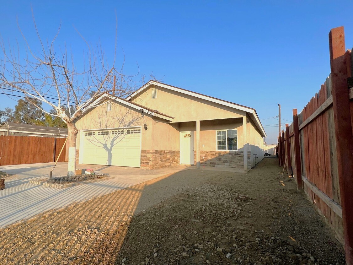 Primary Photo - 3312 Lotus Ln