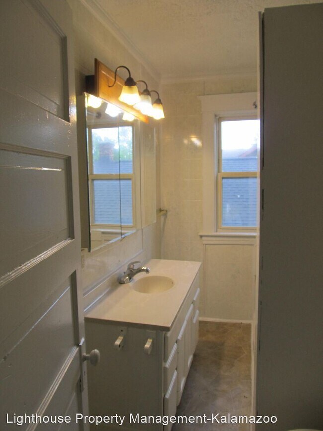 Building Photo - 3 br, 1.5 bath House - 1721 Egleston Avenue