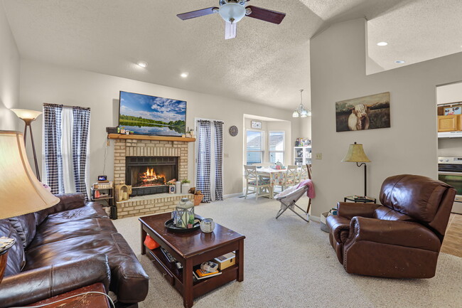 Building Photo - 753 Forest Green Dr