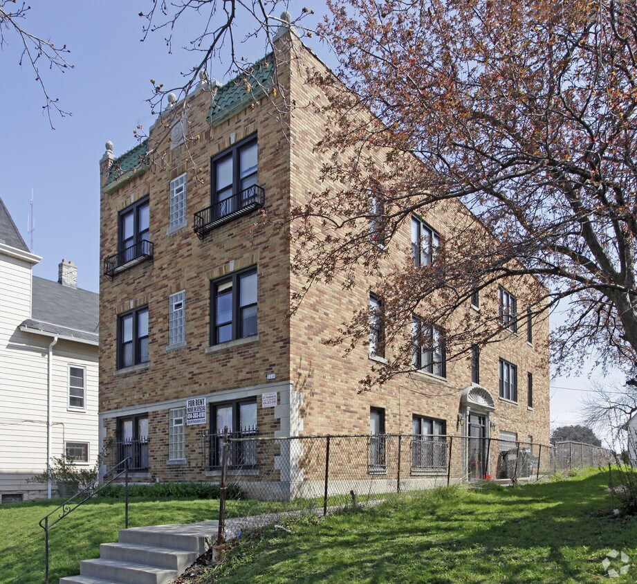 Building Photo - 2210 N Booth St
