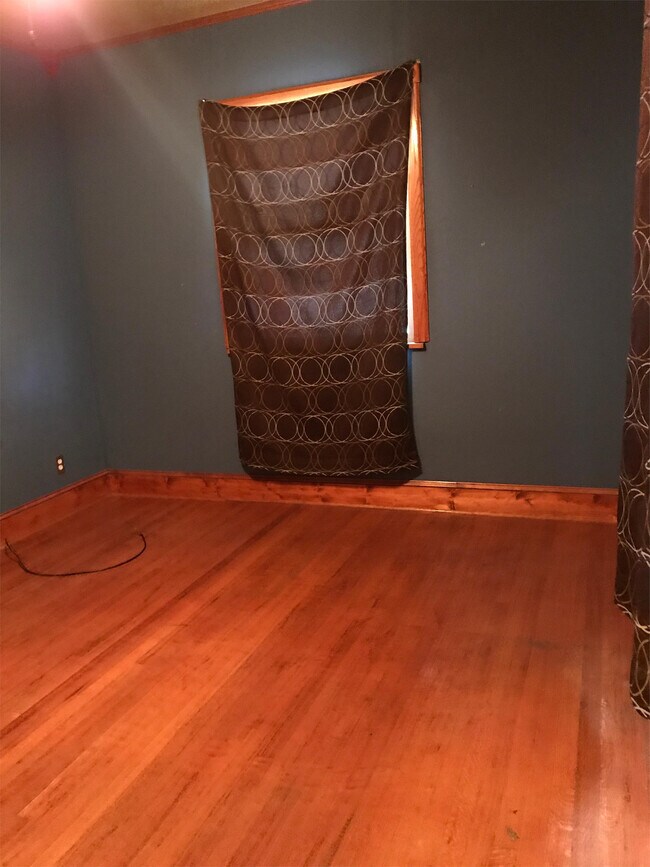 957 12th St, Marion, IA 52302 Townhouse for Rent in Marion, IA