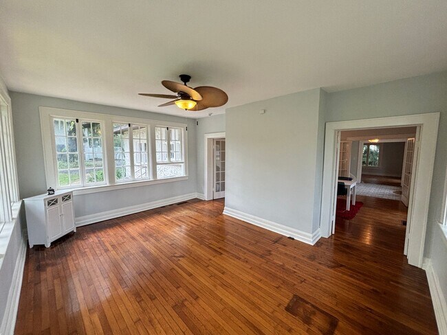 Building Photo - Enjoy a historic home with utilities inclu...
