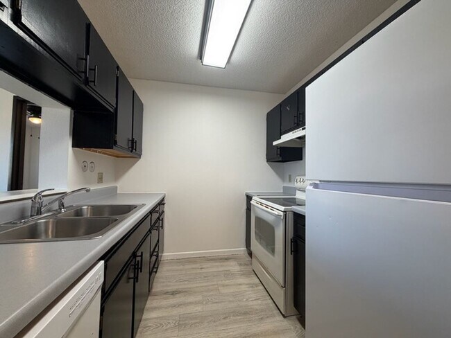 Foto del edificio - 2 Bedroom 2 Bathroom Downtown Condo-400 1st St. SE #301
