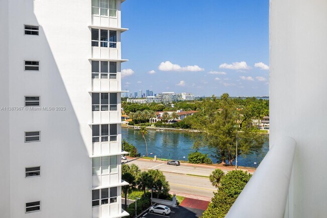 Building Photo - 5001 Collins Ave