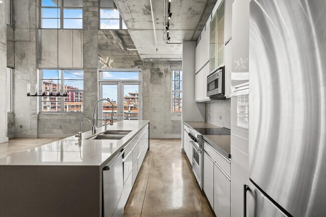 Building Photo - 445 N Andrews Ave