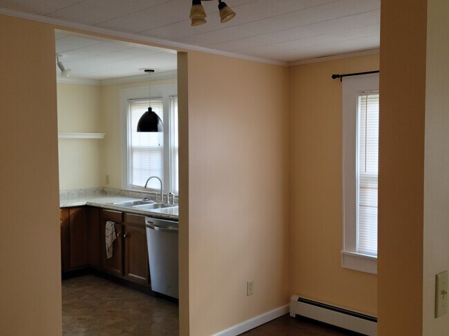 Dining area - 156 Whitestick Rd