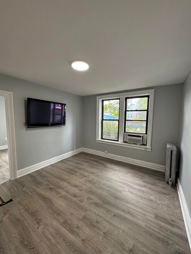 Foto del edificio - 117 Corbin Ave