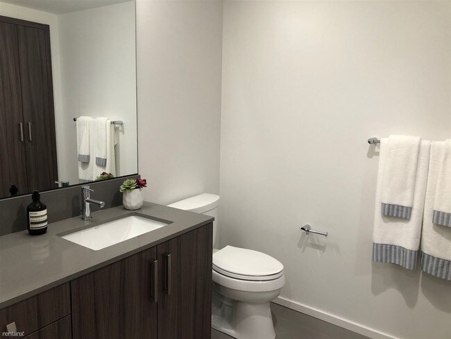 Building Photo - 2 br, 1 bath Triplex - 50 Herald St # 202E