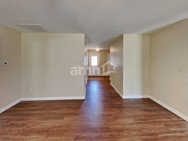 Foto del edificio - 5904 Jackie Ln