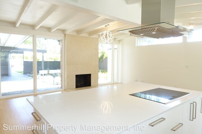 Foto del edificio - 5 br, 3 bath House - 2470 Agnes Way