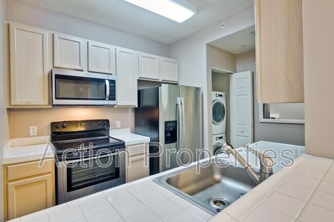 Foto del edificio - 2255 Showers Dr