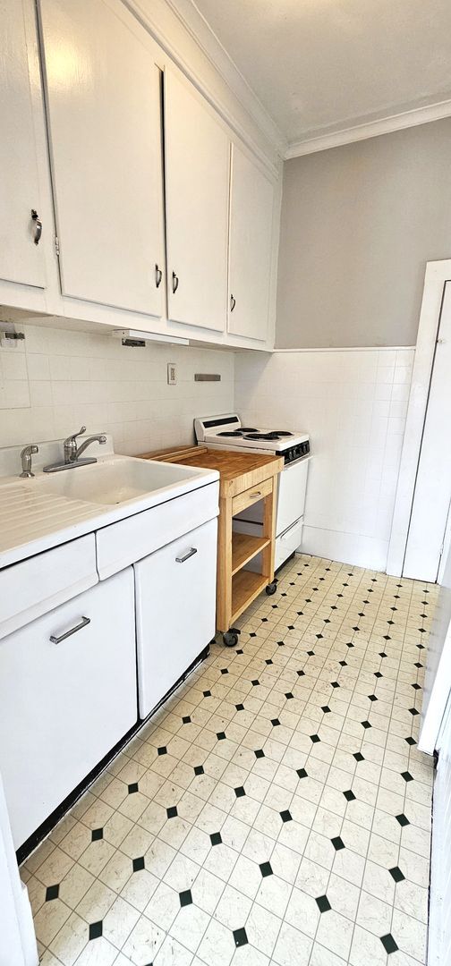 Building Photo - 234 Pearl St