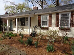 Building Photo - 608 Knollwood St